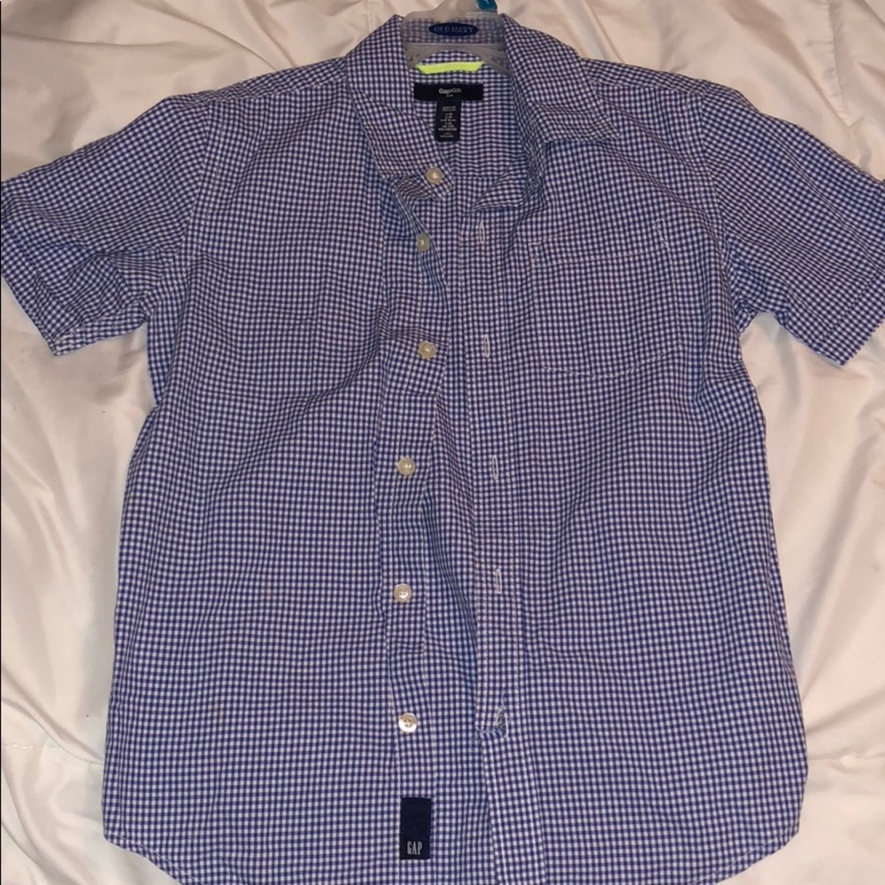 Gap plaid shirt sleeve button down top.